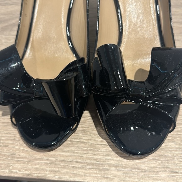 Pre-Owned VALENTINO Black Patent Leather Flat Bow Peep Toe Pumps Sz 40 - Picture 5 of 9
